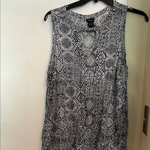 Torrid Navy and White Pullover with Keyhole Neck Sleeveless rayon size 2